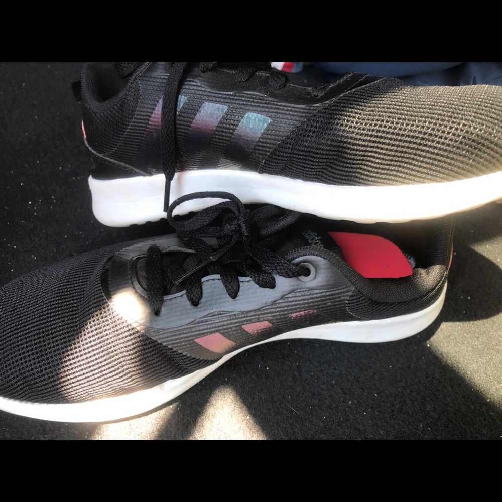 Adidas sneakers sz 7 in YOUTH